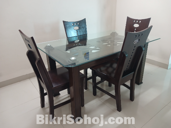 ৪ সিটের ডাইনিং টেবিল সেট বিক্রয় হবে (সম্পূর্ণ নতুন)